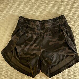 ALTAR'D STATE WORKOUT CAMO SHORTS